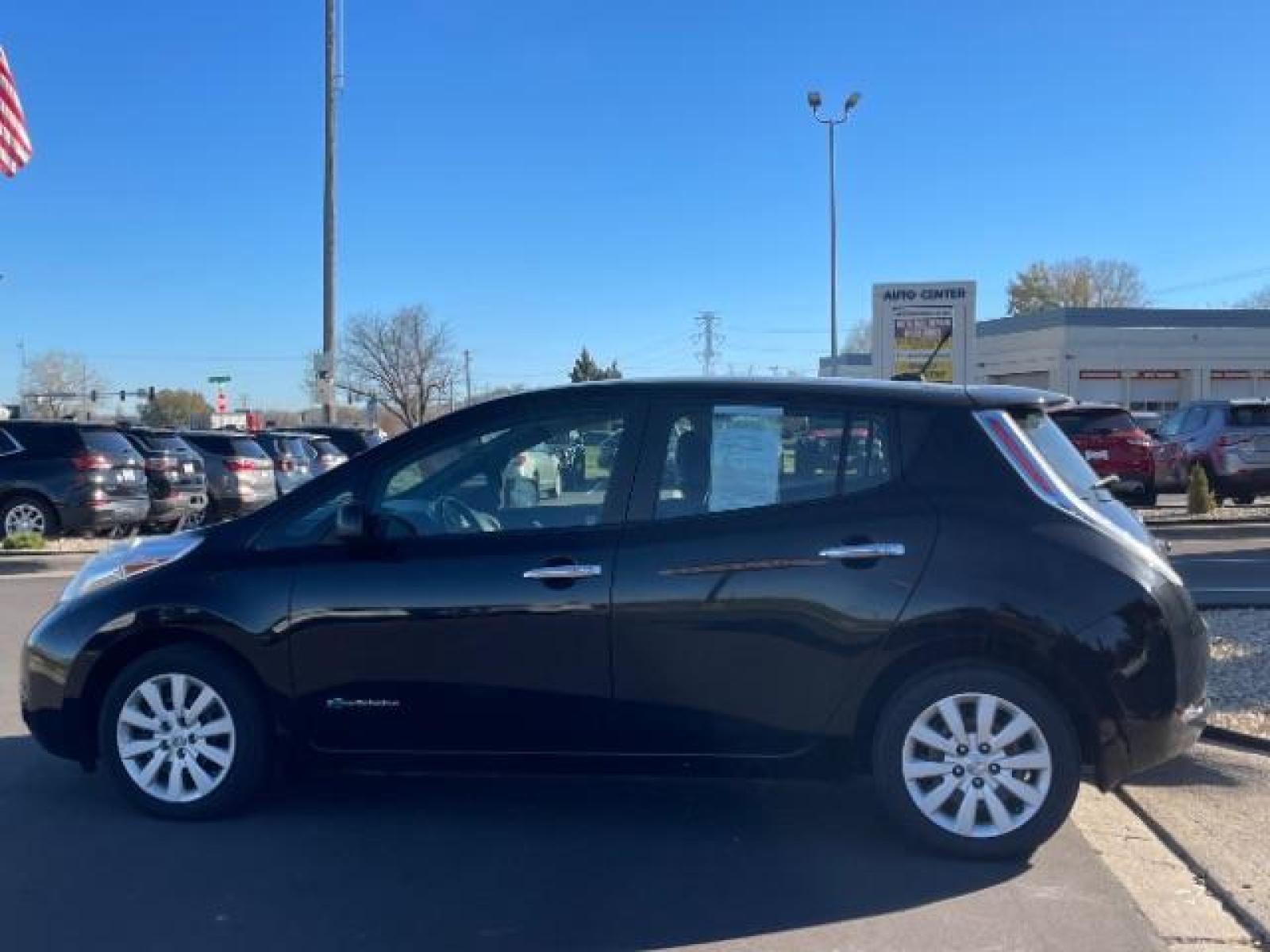 2013 Super Black Nissan LEAF S (1N4AZ0CP8DC) with an ELECTRIC engine, Continuously Variable Transmission transmission, located at 3301 W Hwy 13, Burnsville, MN, 55337, (952) 460-3200, 44.775333, -93.320808 - Photo #2