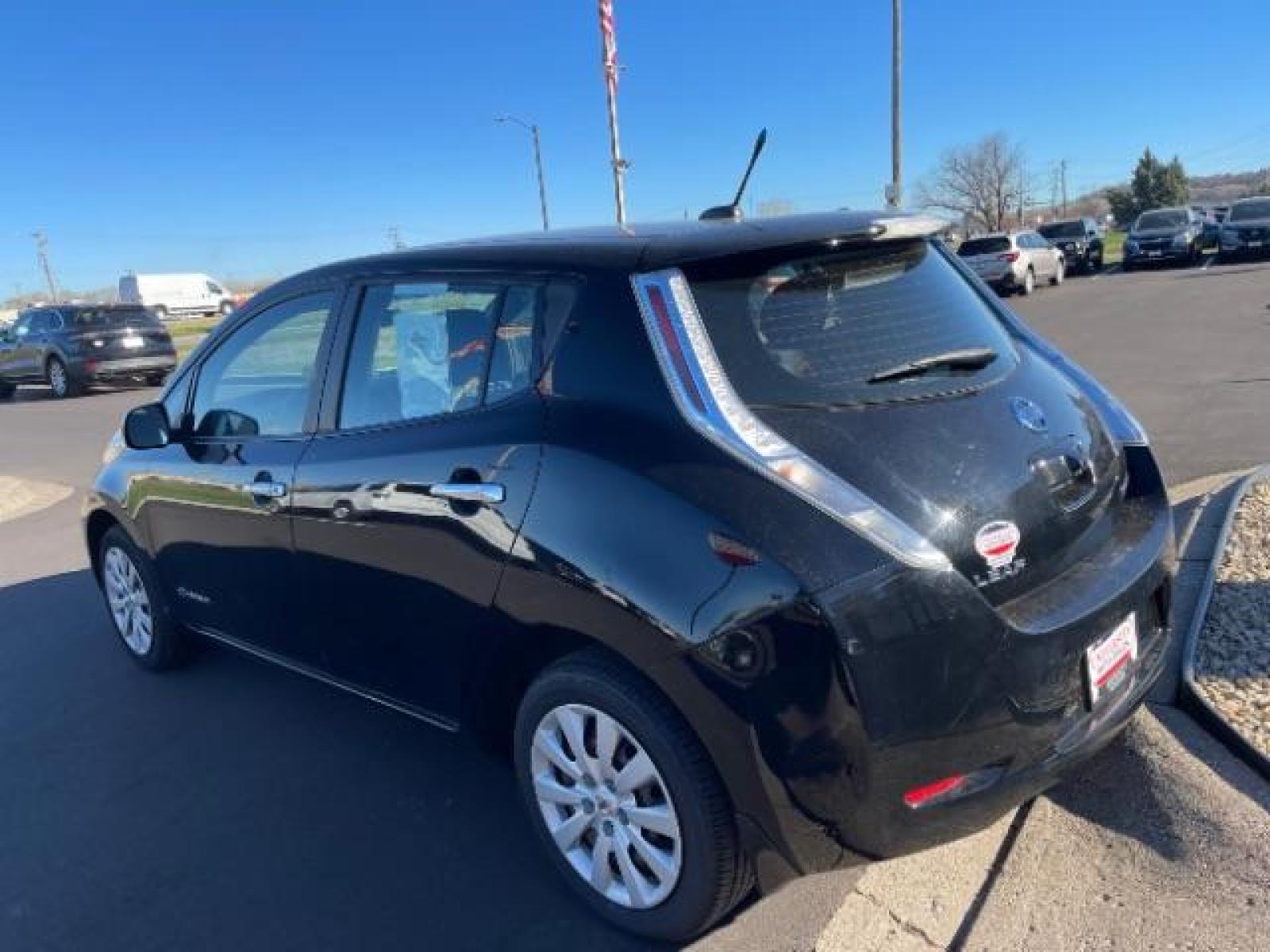 2013 Super Black Nissan LEAF S (1N4AZ0CP8DC) with an ELECTRIC engine, Continuously Variable Transmission transmission, located at 3301 W Hwy 13, Burnsville, MN, 55337, (952) 460-3200, 44.775333, -93.320808 - Photo #3