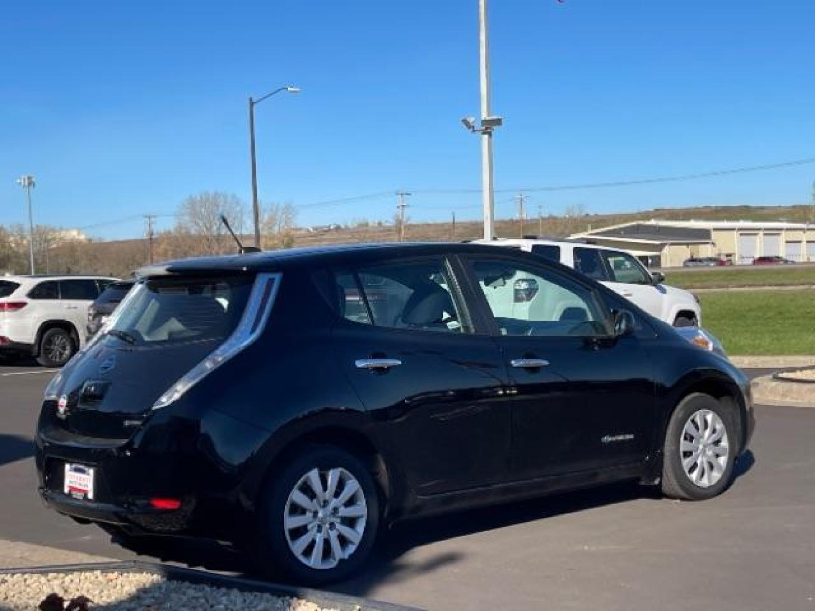 2013 Super Black Nissan LEAF S (1N4AZ0CP8DC) with an ELECTRIC engine, Continuously Variable Transmission transmission, located at 3301 W Hwy 13, Burnsville, MN, 55337, (952) 460-3200, 44.775333, -93.320808 - Photo #5