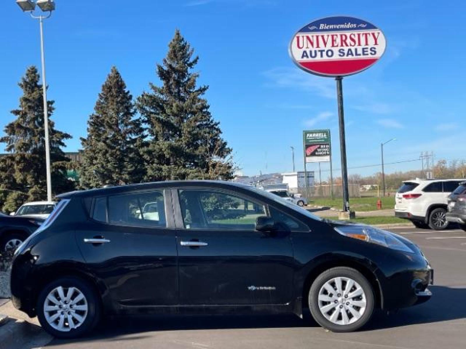 2013 Super Black Nissan LEAF S (1N4AZ0CP8DC) with an ELECTRIC engine, Continuously Variable Transmission transmission, located at 3301 W Hwy 13, Burnsville, MN, 55337, (952) 460-3200, 44.775333, -93.320808 - Photo #6