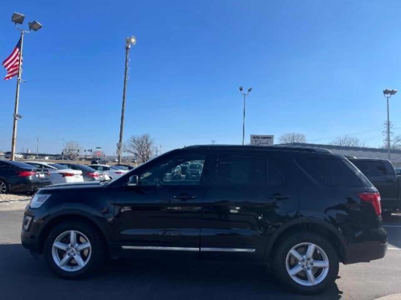 2016 Absolute Black Ford Explorer XLT 4WD (1FM5K8D89GG) with an 3.5L V6 DOHC 24V engine, 6-Speed Automatic transmission, located at 3301 W Hwy 13, Burnsville, MN, 55337, (952) 460-3200, 44.775333, -93.320808 - Photo #2