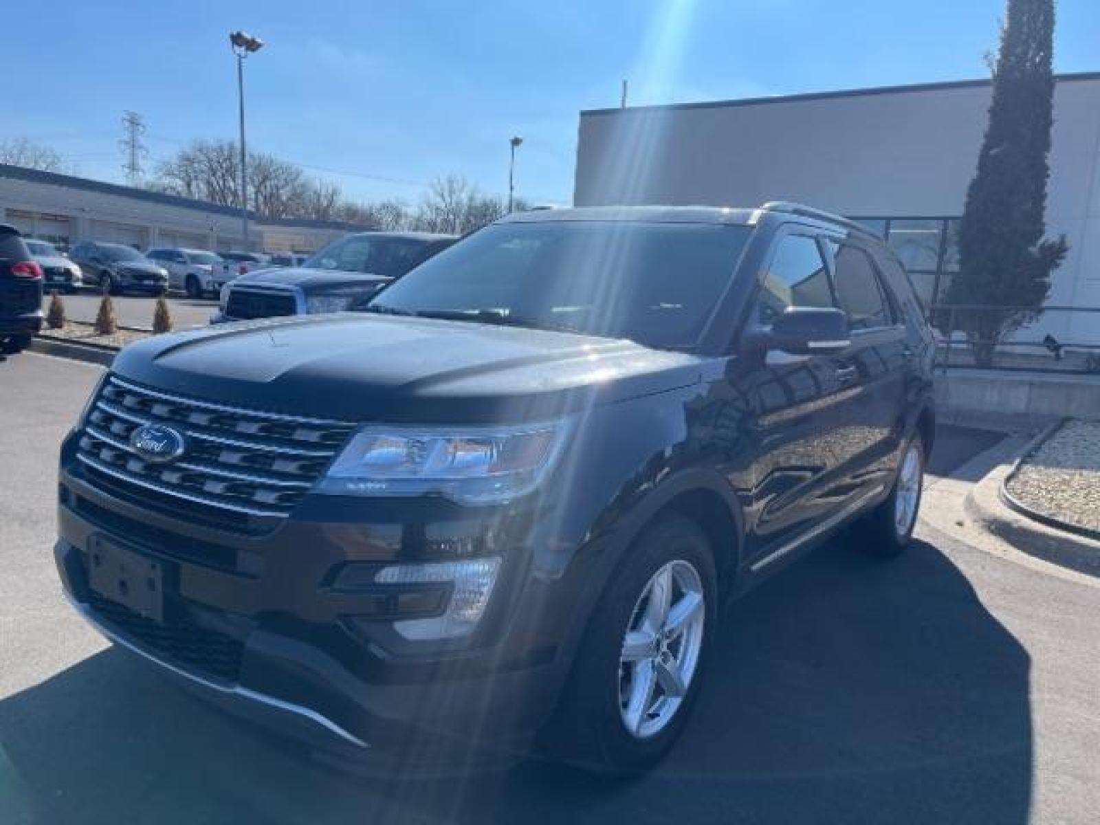 2016 Absolute Black Ford Explorer XLT 4WD (1FM5K8D89GG) with an 3.5L V6 DOHC 24V engine, 6-Speed Automatic transmission, located at 3301 W Hwy 13, Burnsville, MN, 55337, (952) 460-3200, 44.775333, -93.320808 - Photo #4