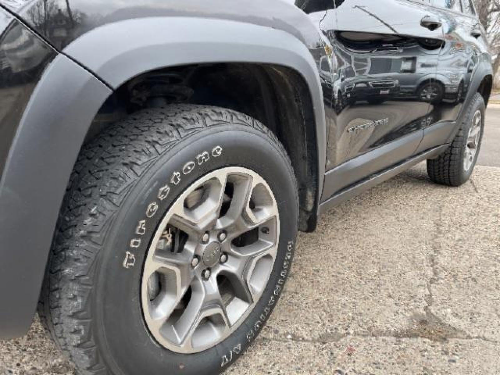 2020 Diamond Black Crystal Pearl Coat Jeep Cherokee Trailhawk 4WD (1C4PJMBN0LD) with an 2.0L L4 DOHC 16V TURBO engine, 9-Speed Automatic transmission, located at 745 S Robert St, St. Paul, MN, 55107, (651) 222-2991, 44.923389, -93.081215 - Photo #8